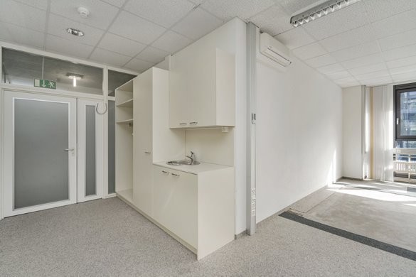 64m² office