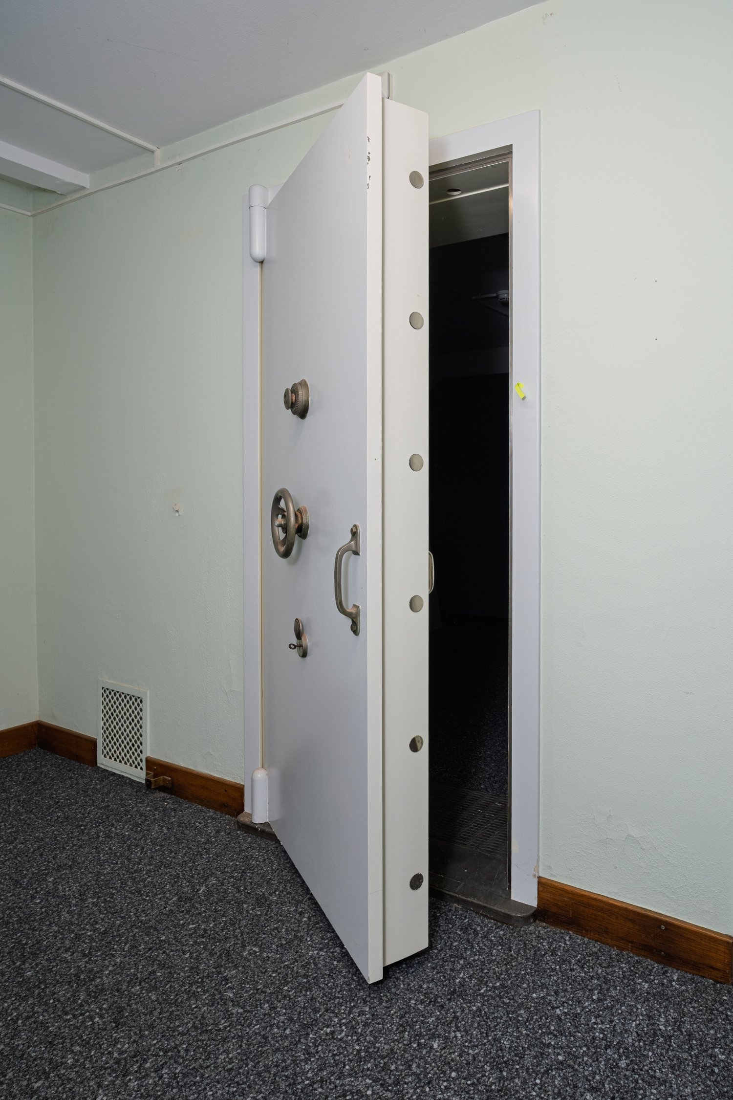 25m² storage room
