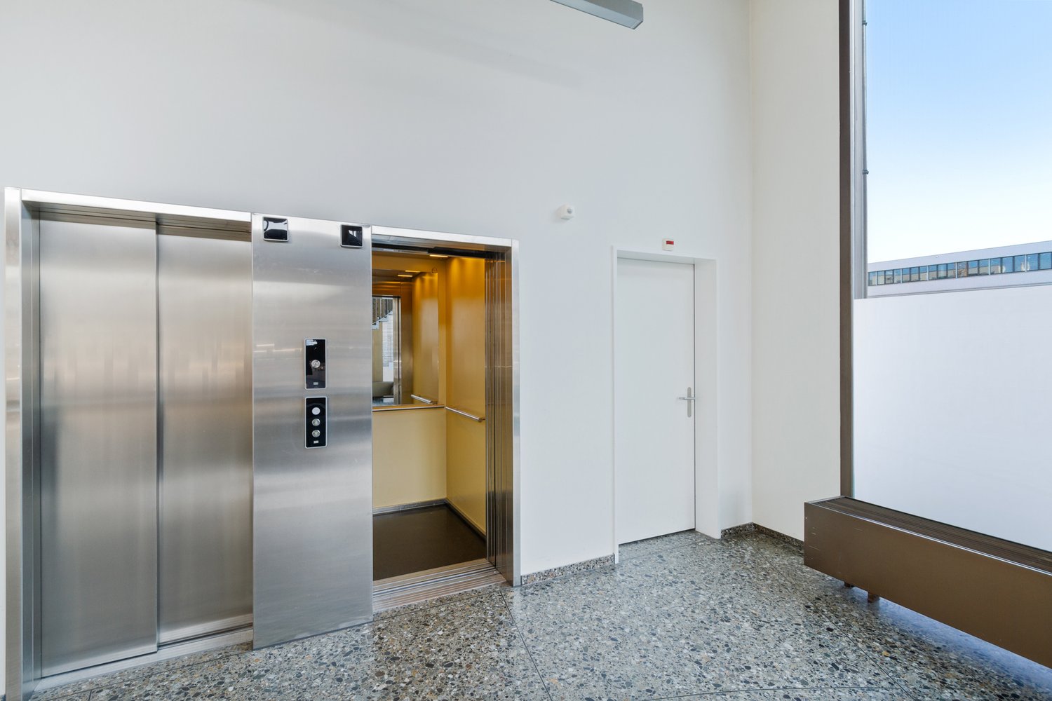 805m² office