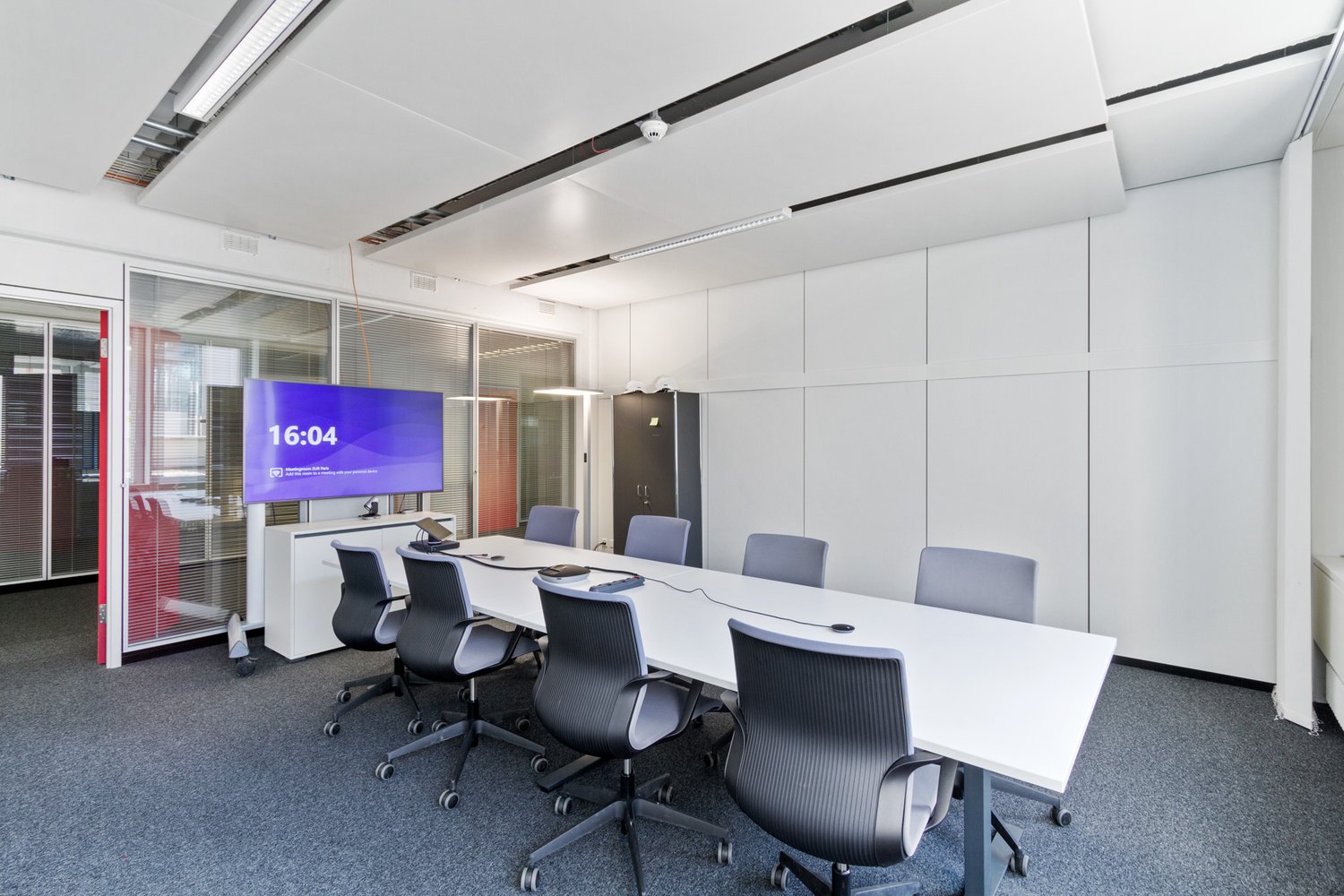 805m² office