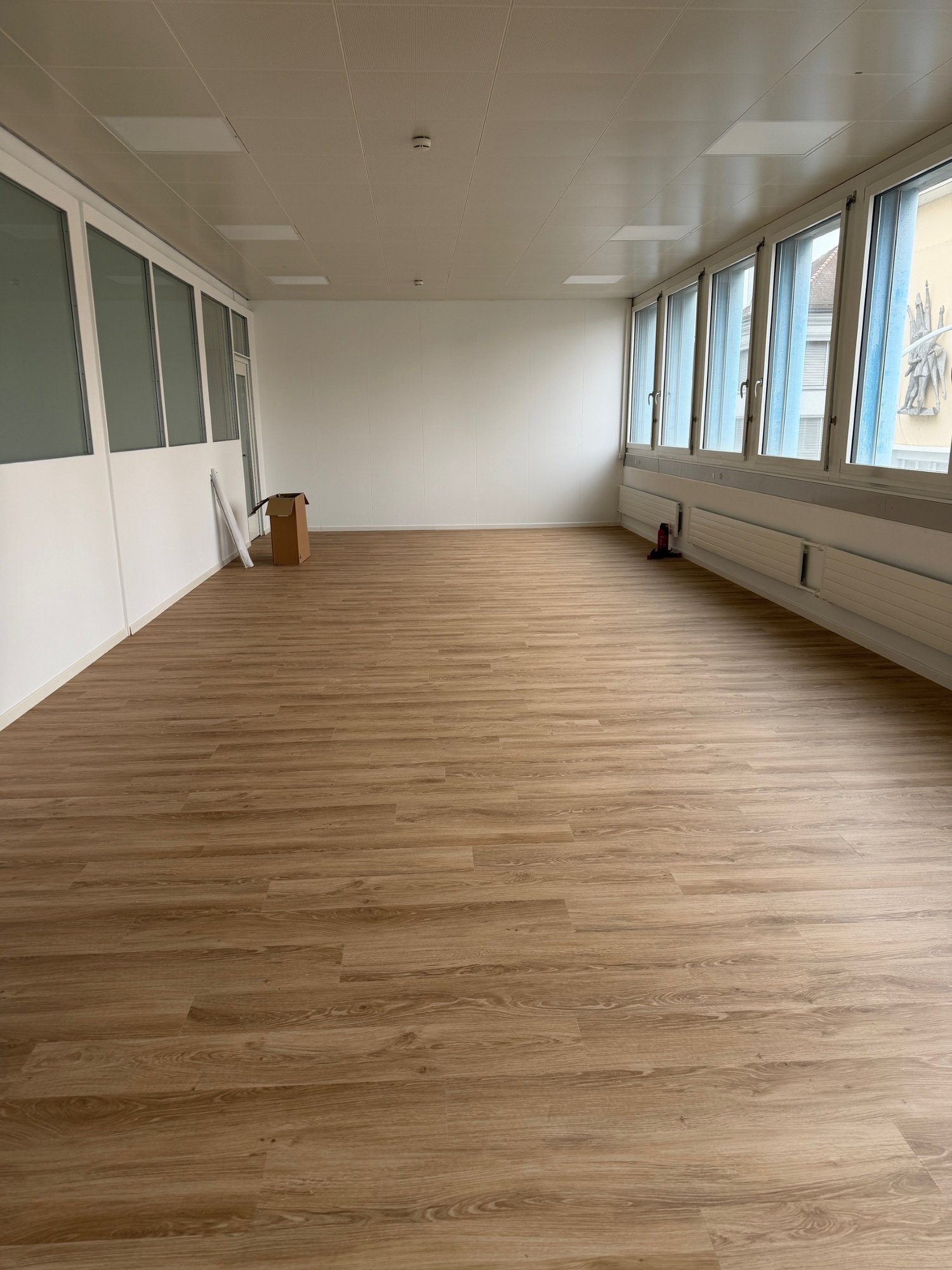 106m² office