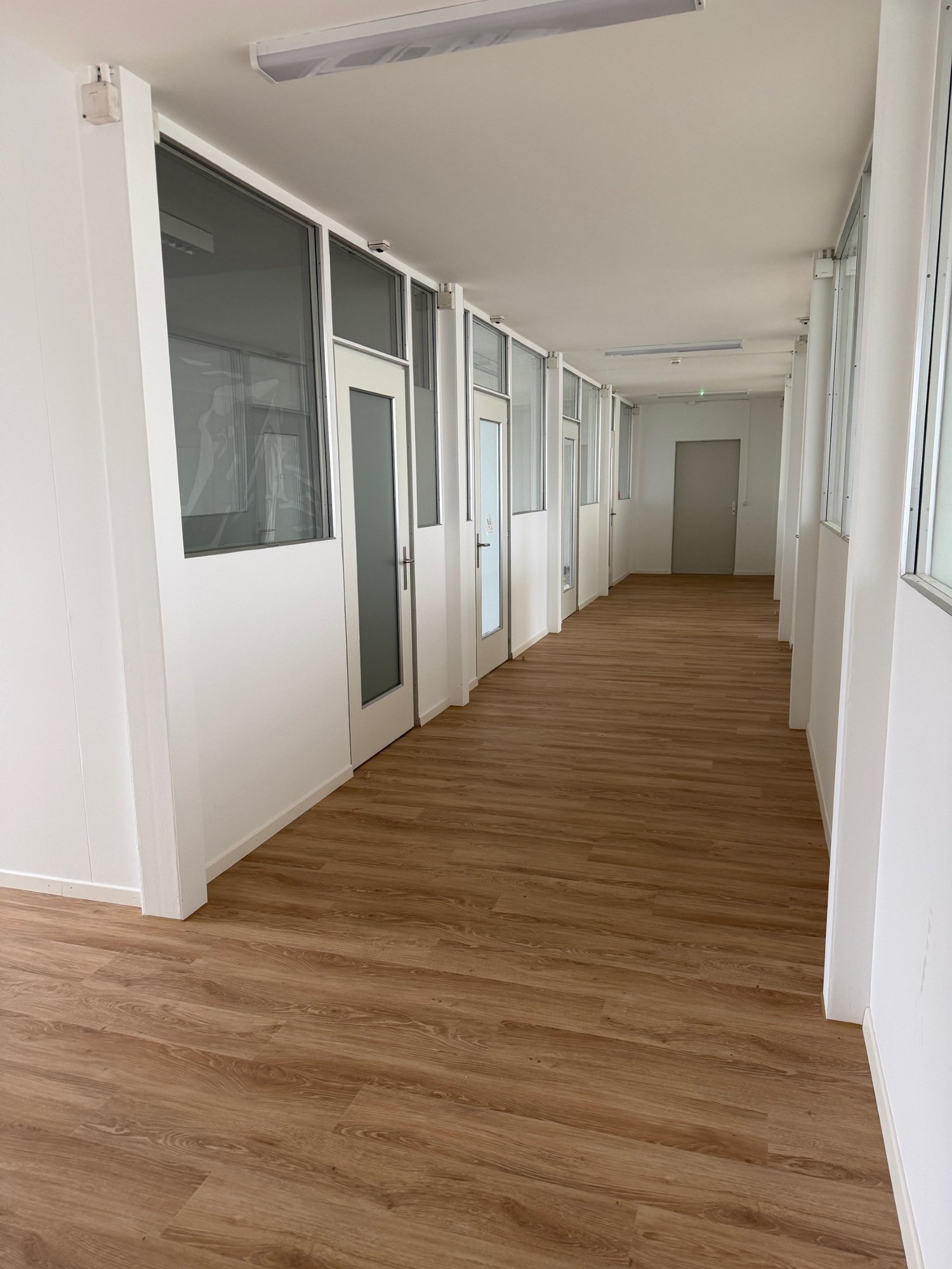 106m² office