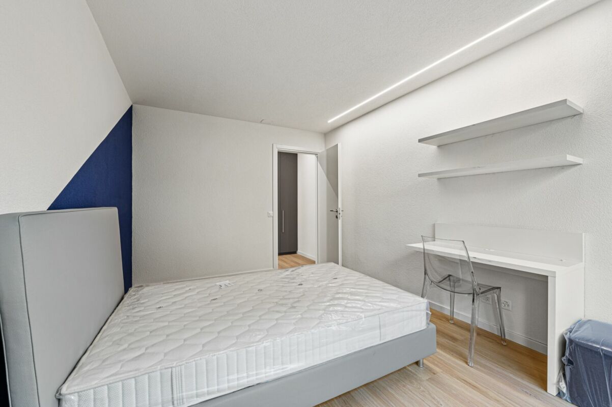 1 room single room

Student rooms available from 01.03.2027 

The apartment is located on the first floor and is divided into 4 rooms for students with a shared kitchen, living room and 2 bathrooms. 

The rooms are furnished. 

The central location allows for a large number of services nearby. All t