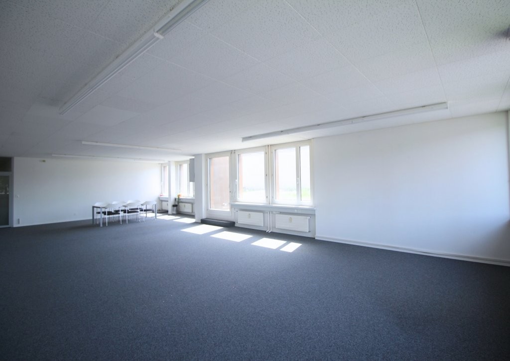 95m² office