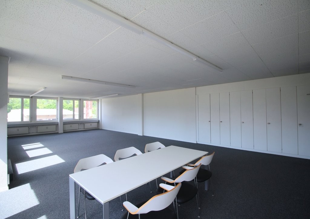 95m² office