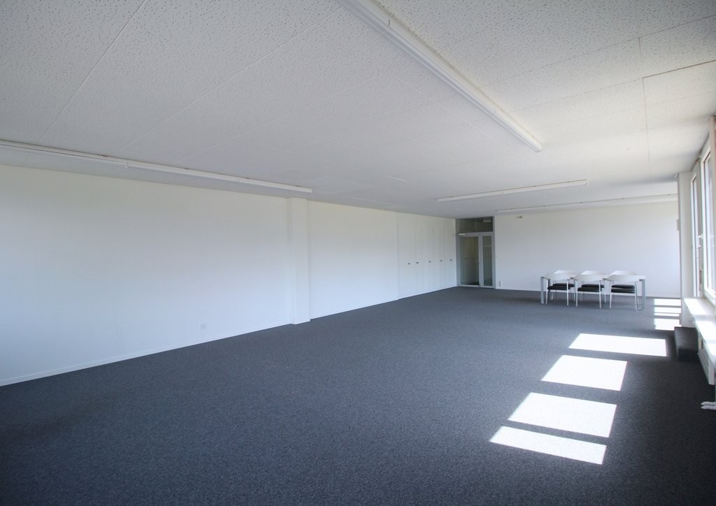 95m² office