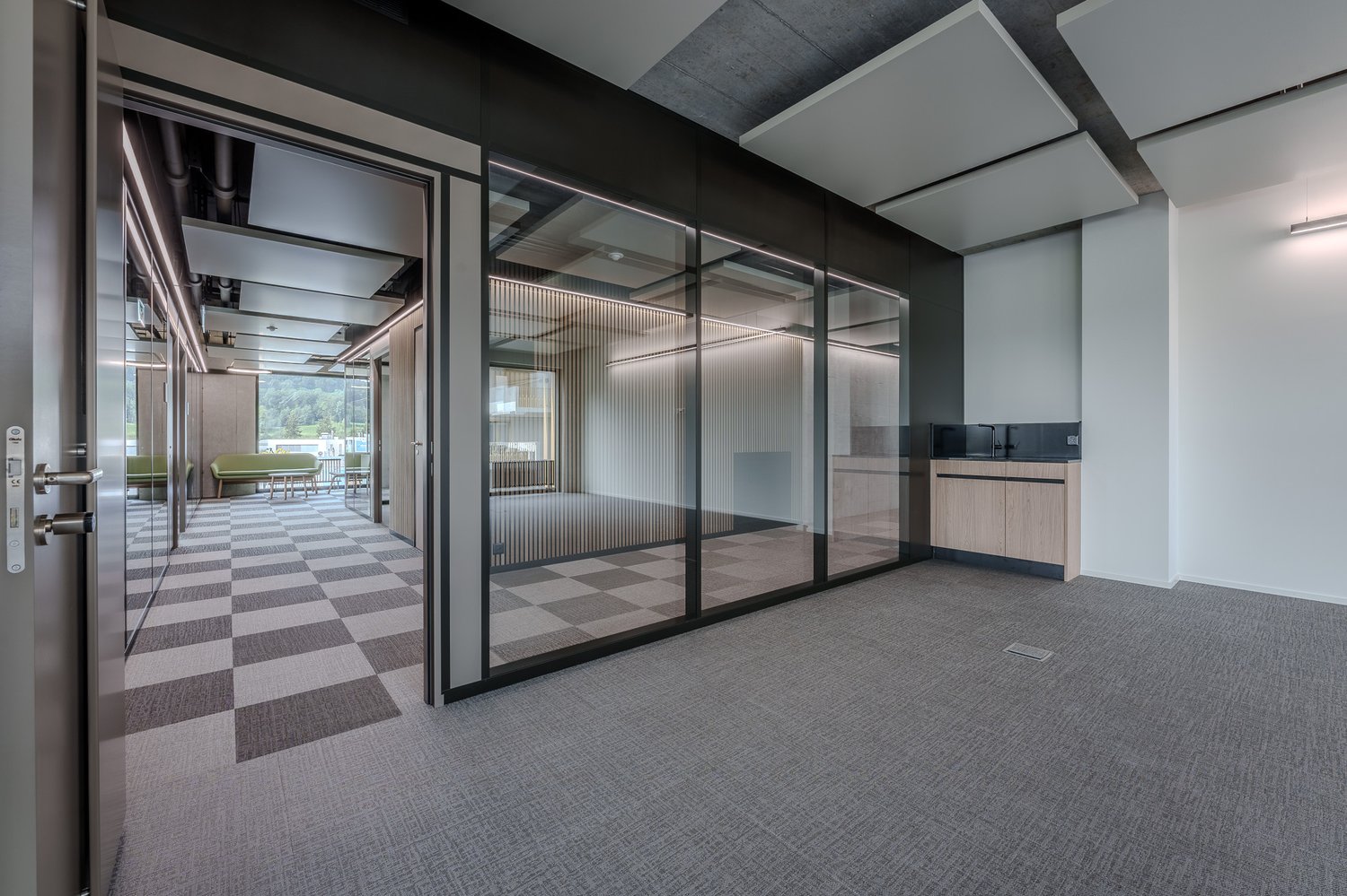 97m² office