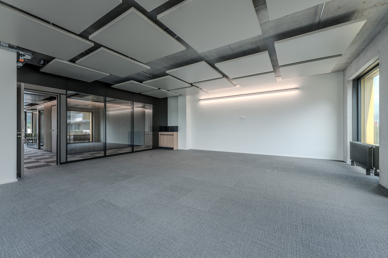 97m² office