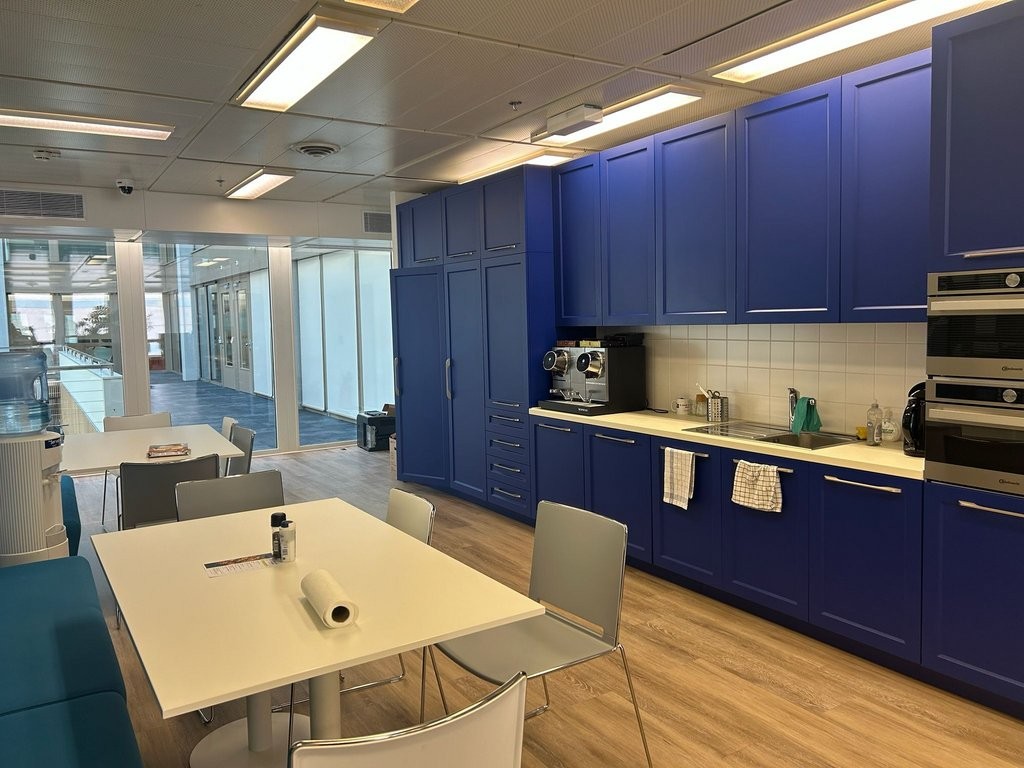 142m² office