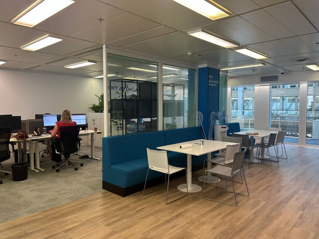 142m² office