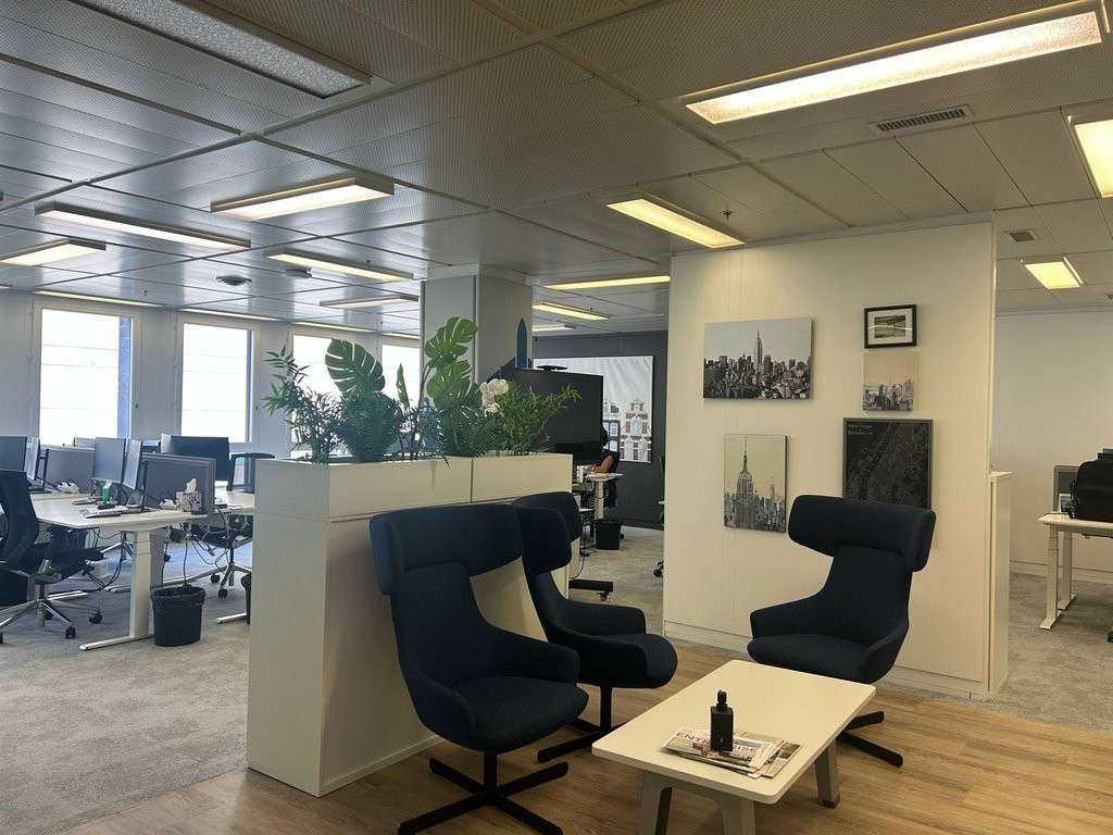 142m² office