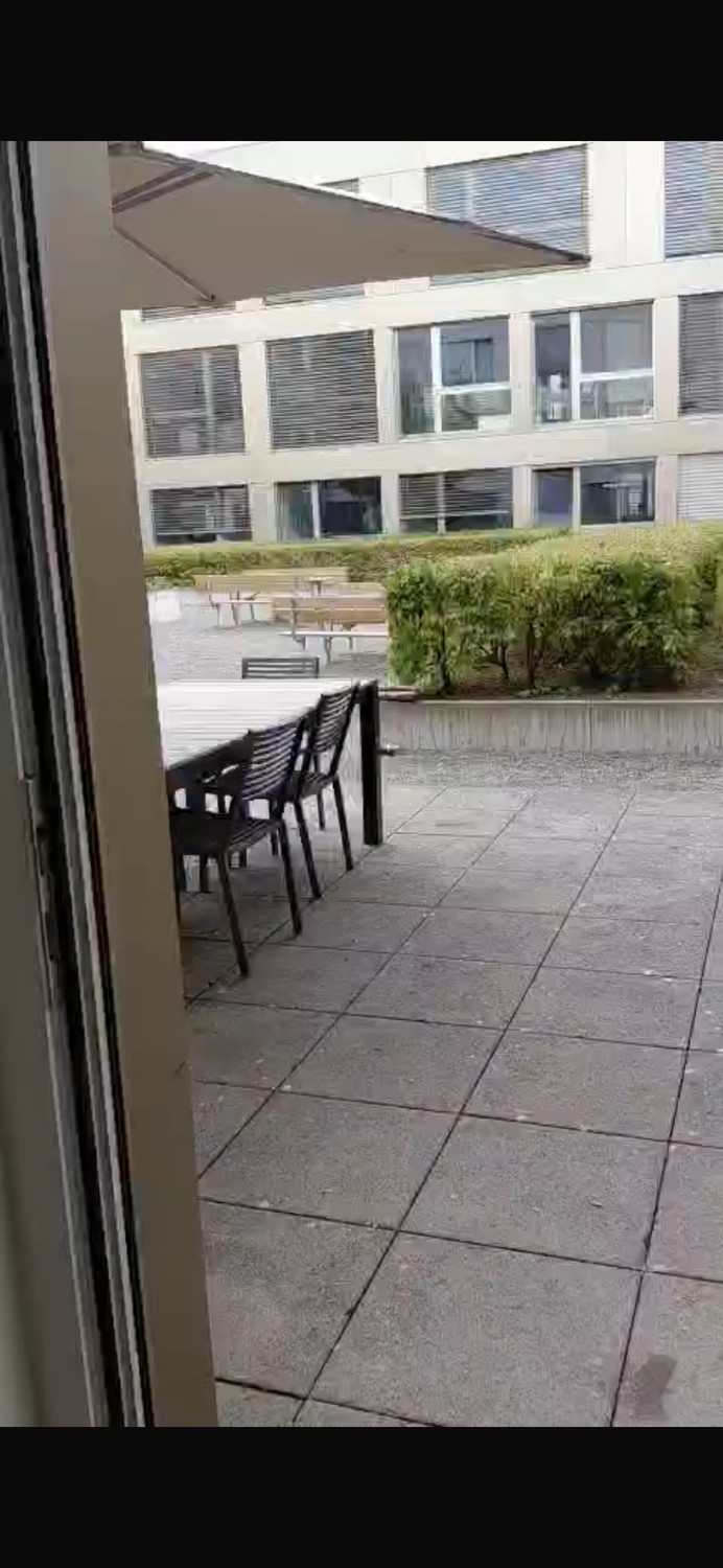 1 ou 2 pièces à louer. Salon/salle à manger/salle de bain à usage commun, ainsi que la grande terrasse commune
