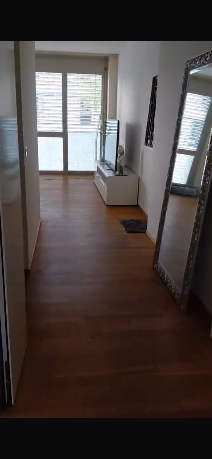 1 ou 2 pièces à louer. Salon/salle à manger/salle de bain à usage commun, ainsi que la grande terrasse commune