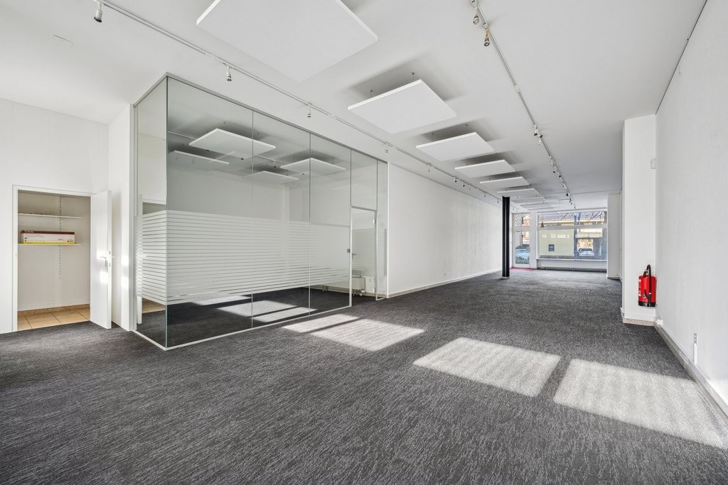138m² shop
