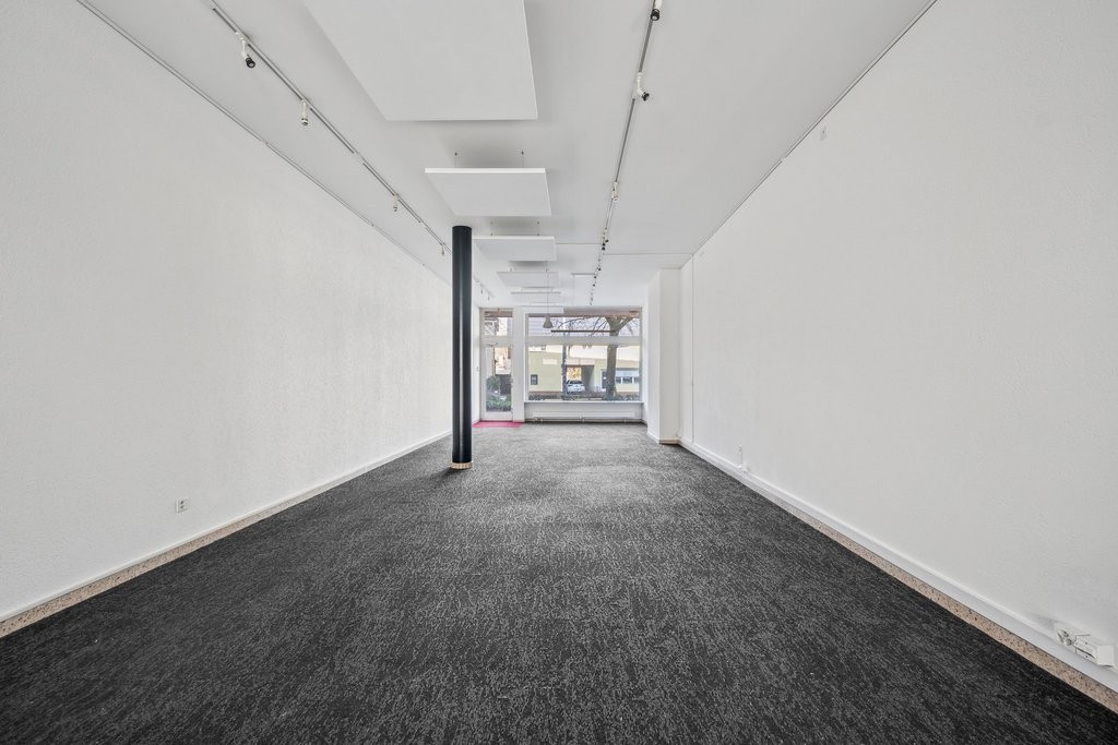 138m² shop