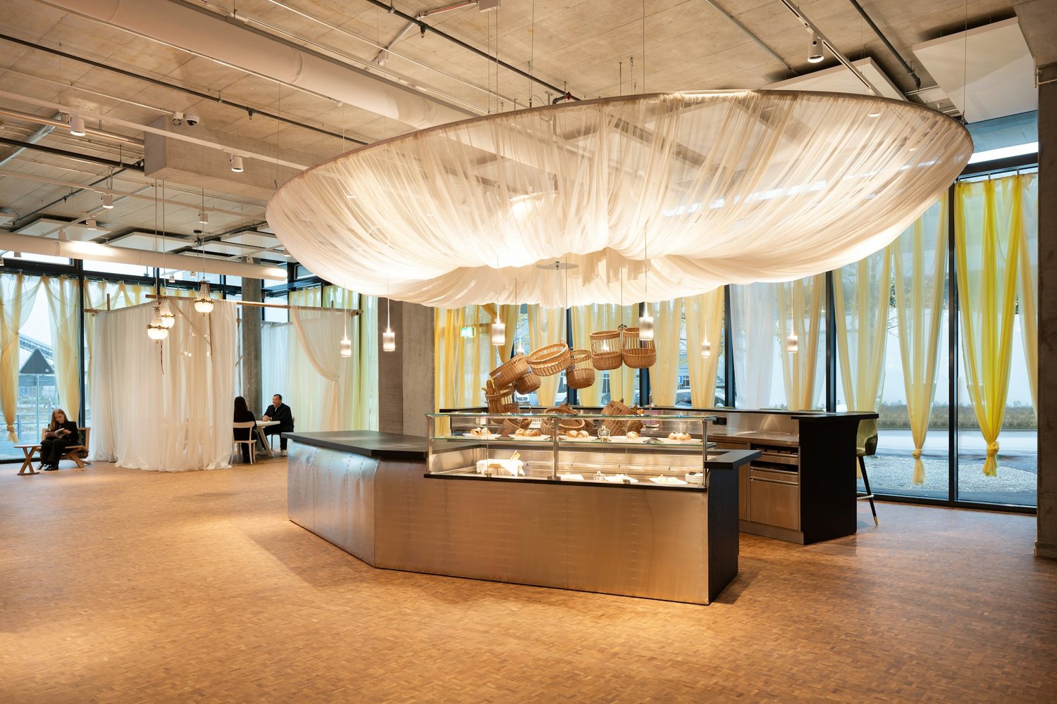 245m² office