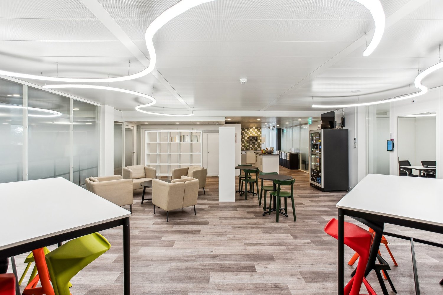 2300m² office