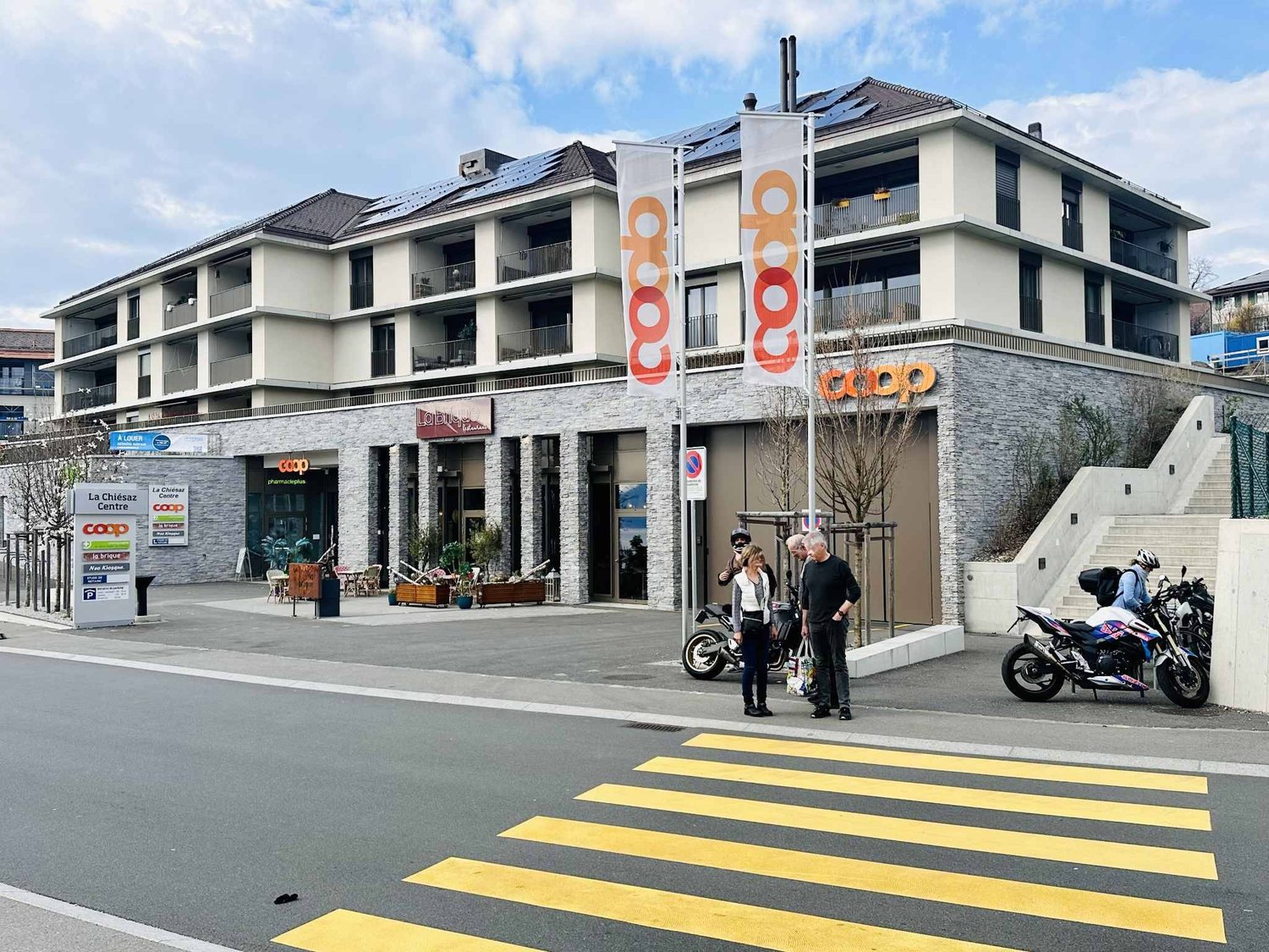 143m² arcade
