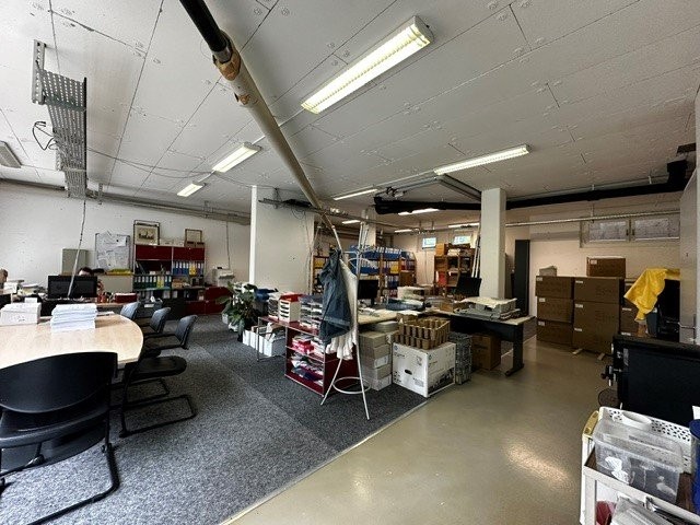 102m² office