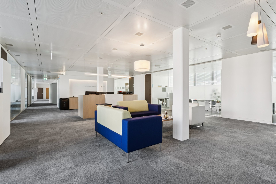 319m² office