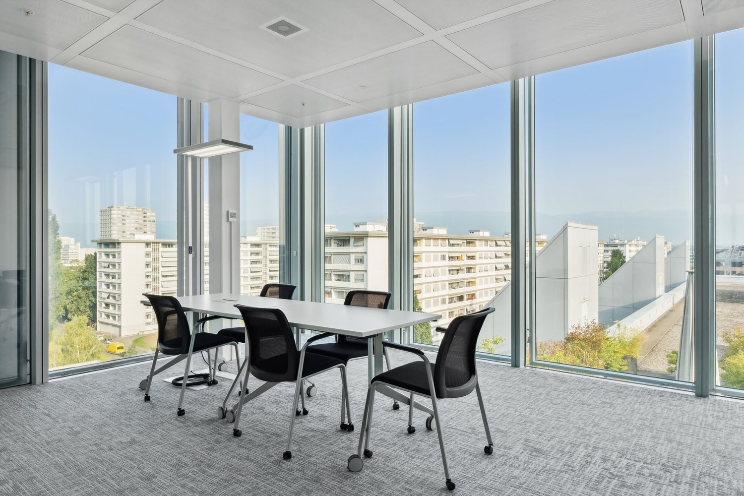 319m² office