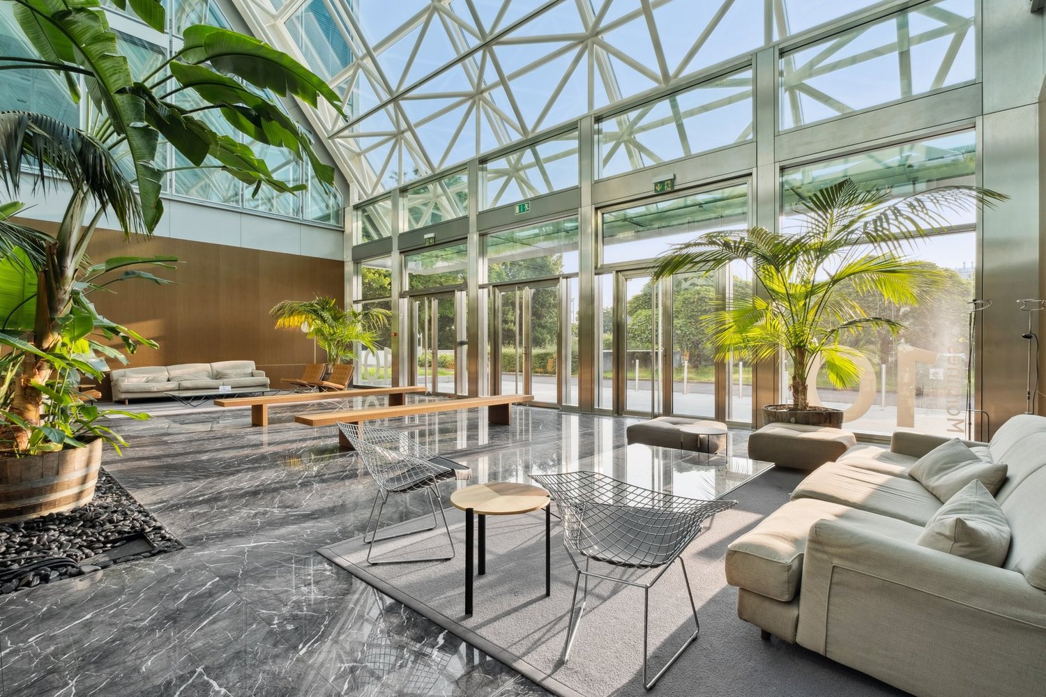 319m² office