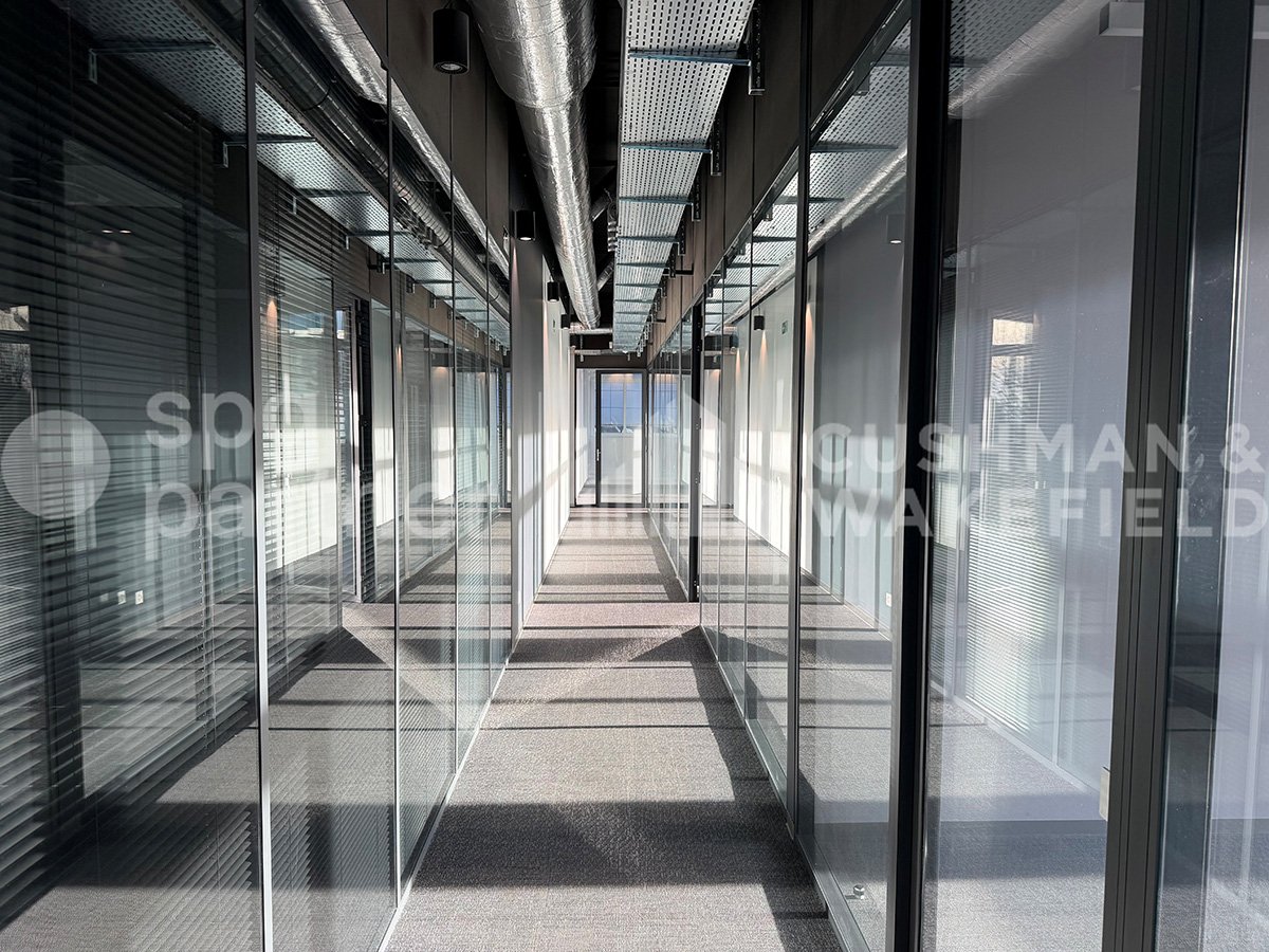 1280m² commercial