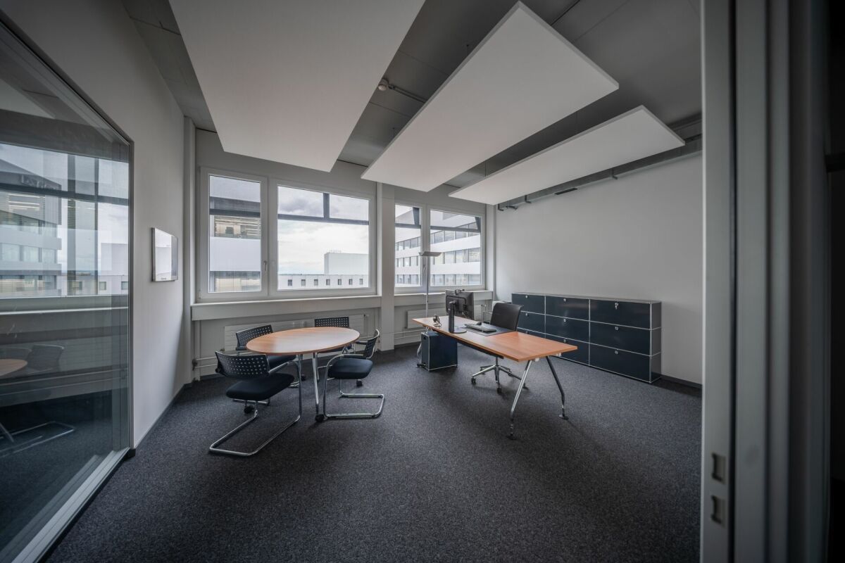 522m² office