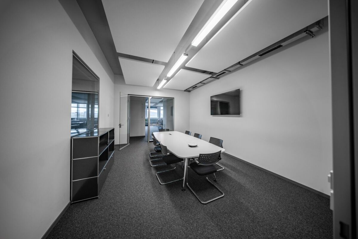 522m² office