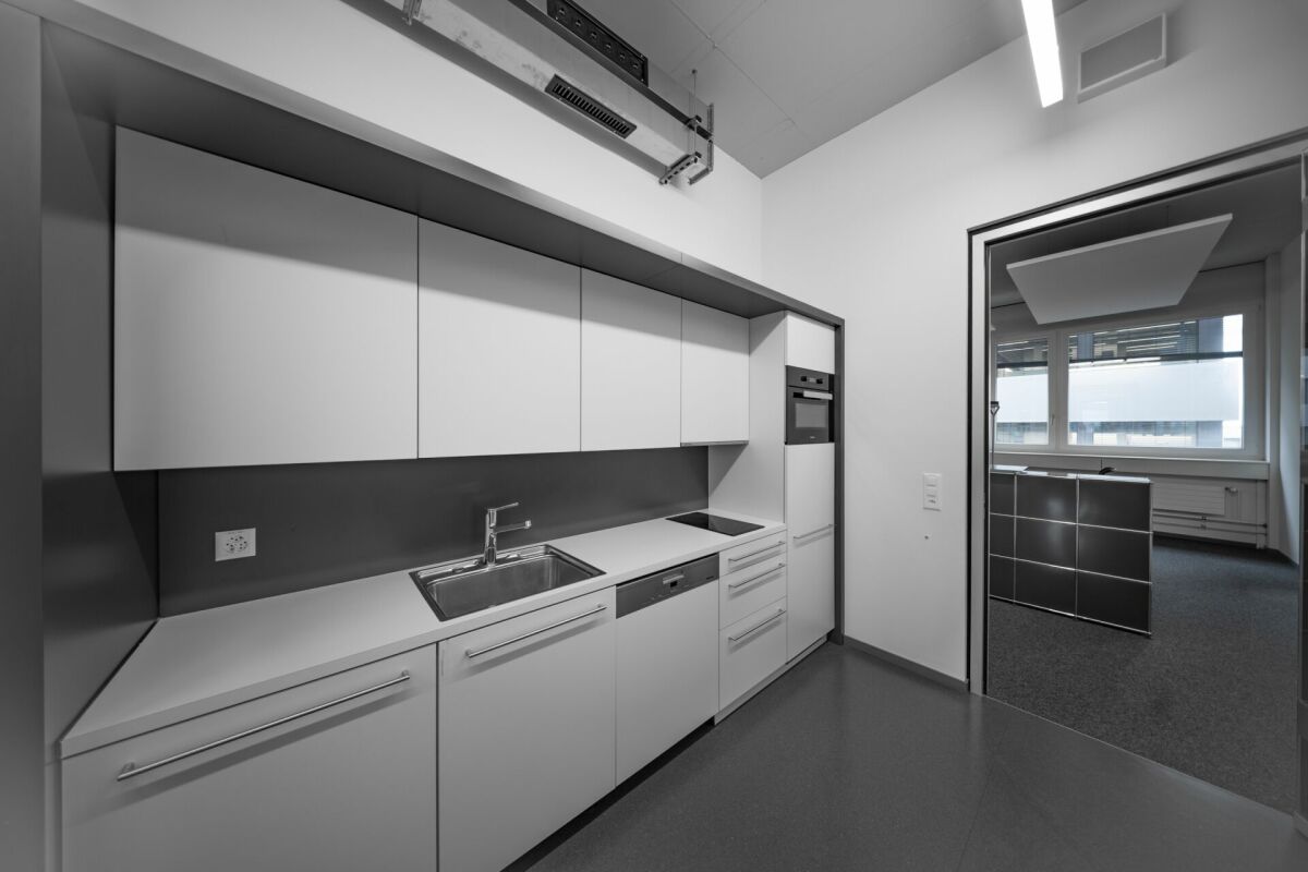 522m² office