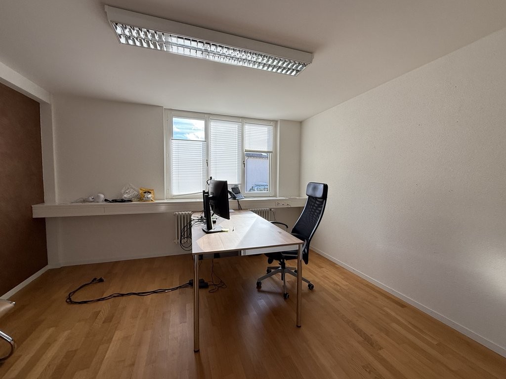 151m² commercial