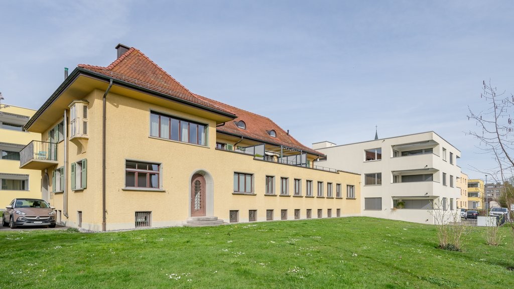 151m² commercial