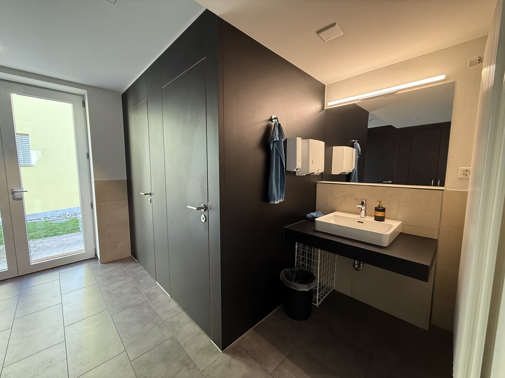 151m² commercial