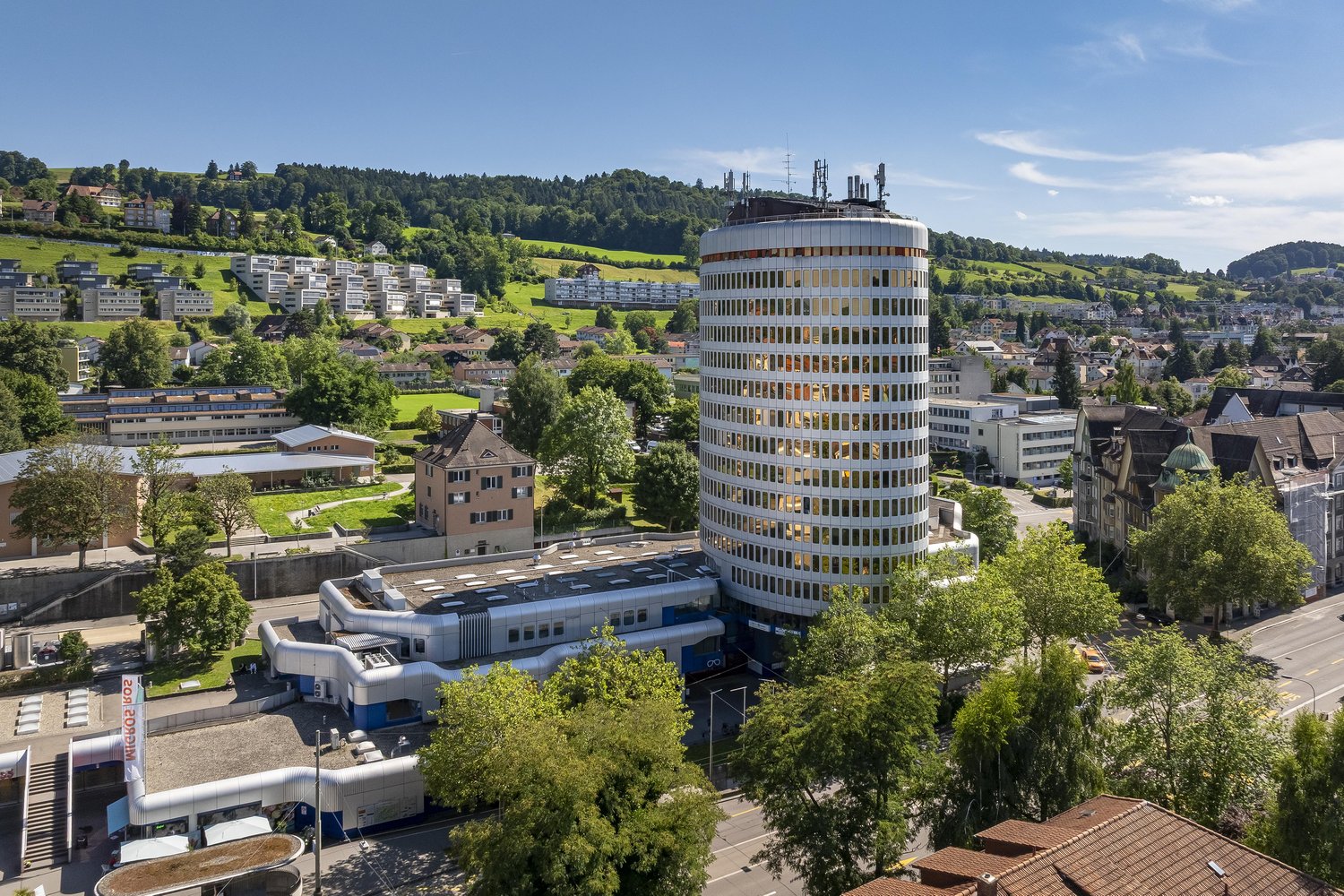 385m² commercial
