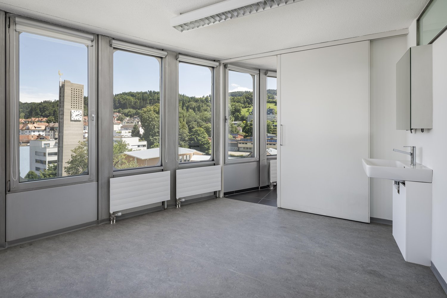 385m² commercial