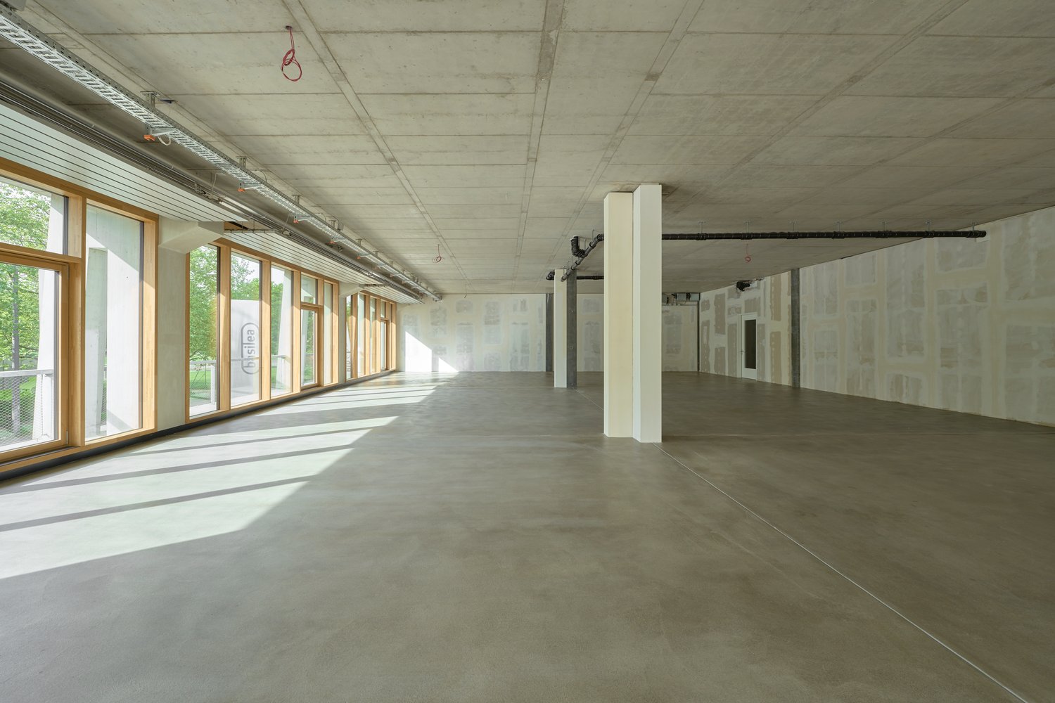 300m² office