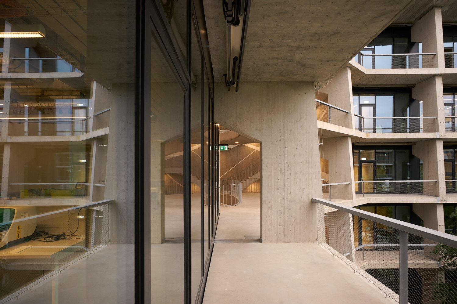 300m² office