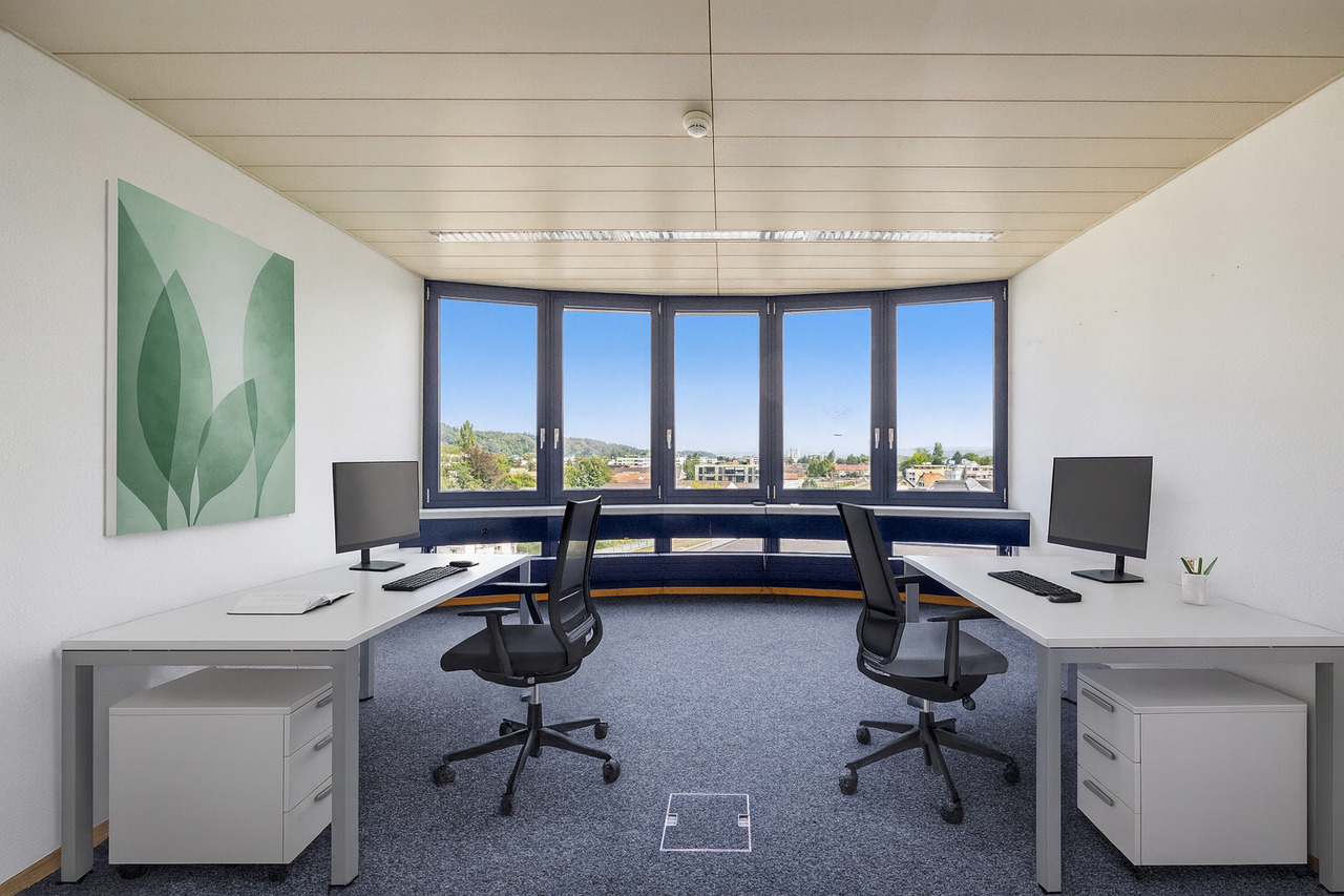 586m² office