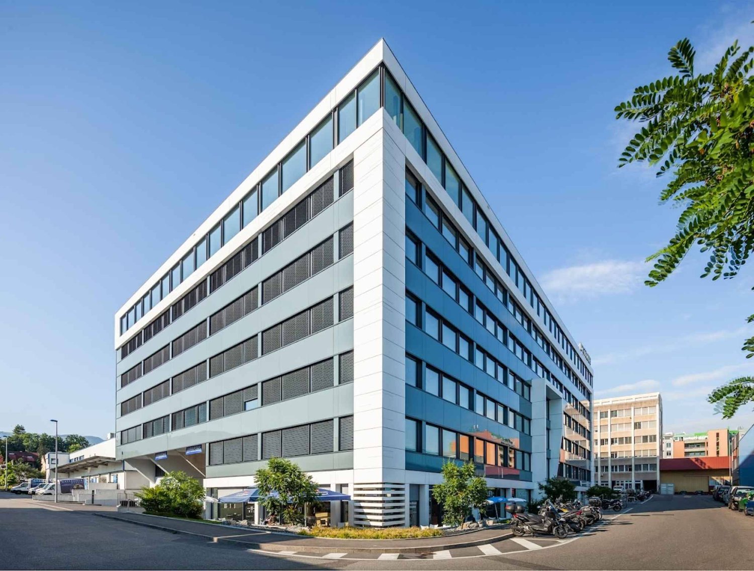 630m² commercial