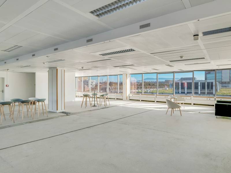 279m² office