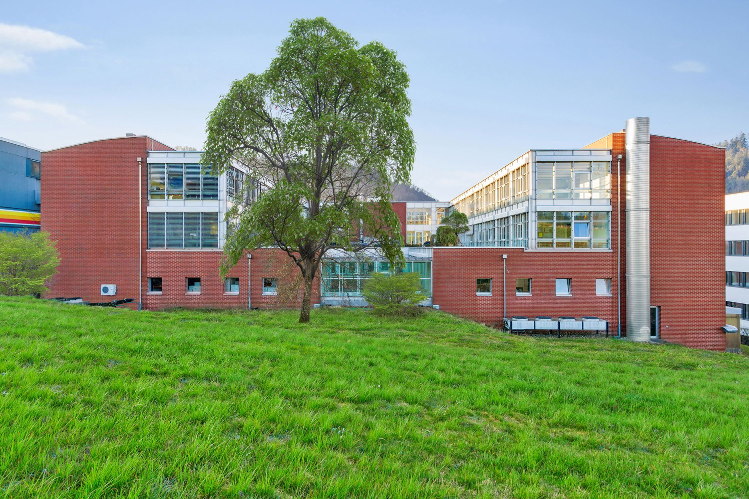 427m² office