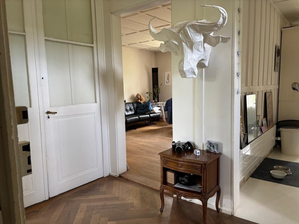 5 rooms apartment