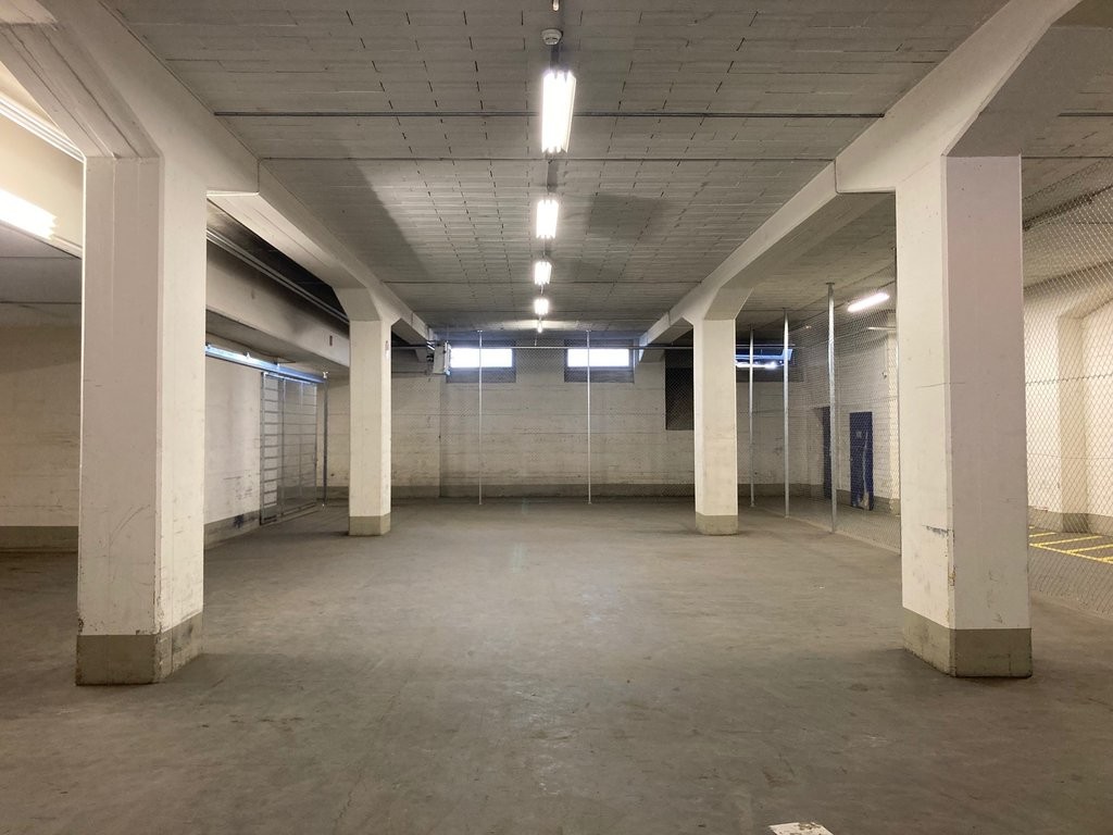 261m² storage room