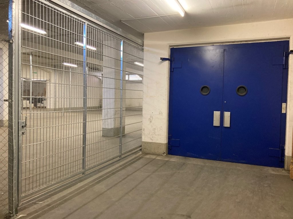 261m² storage room