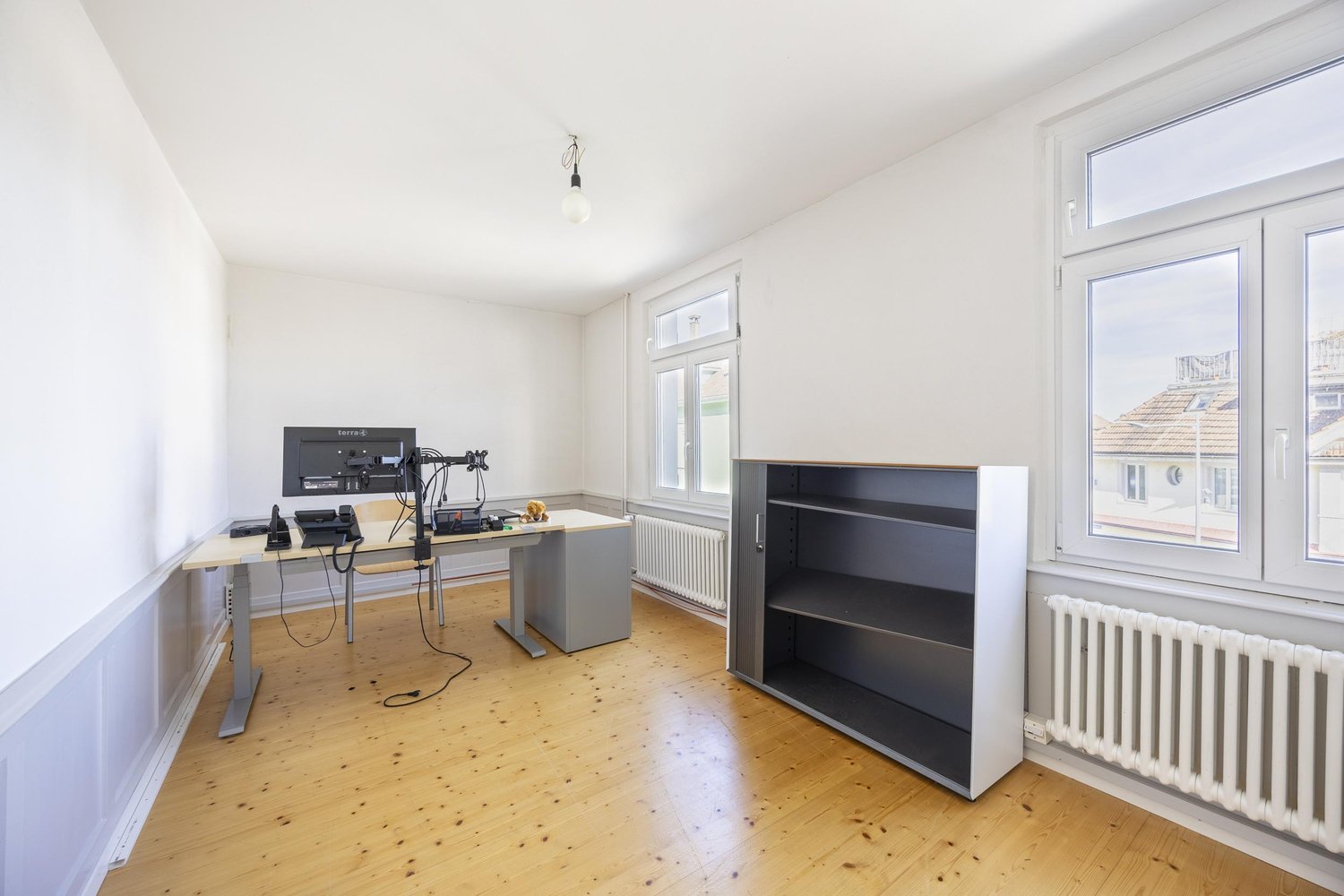 90m² office