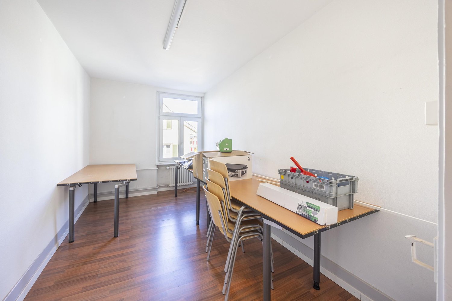 90m² office