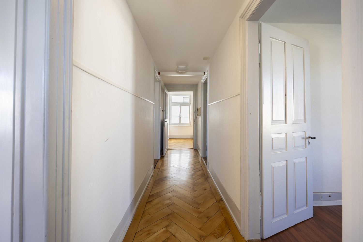90m² office