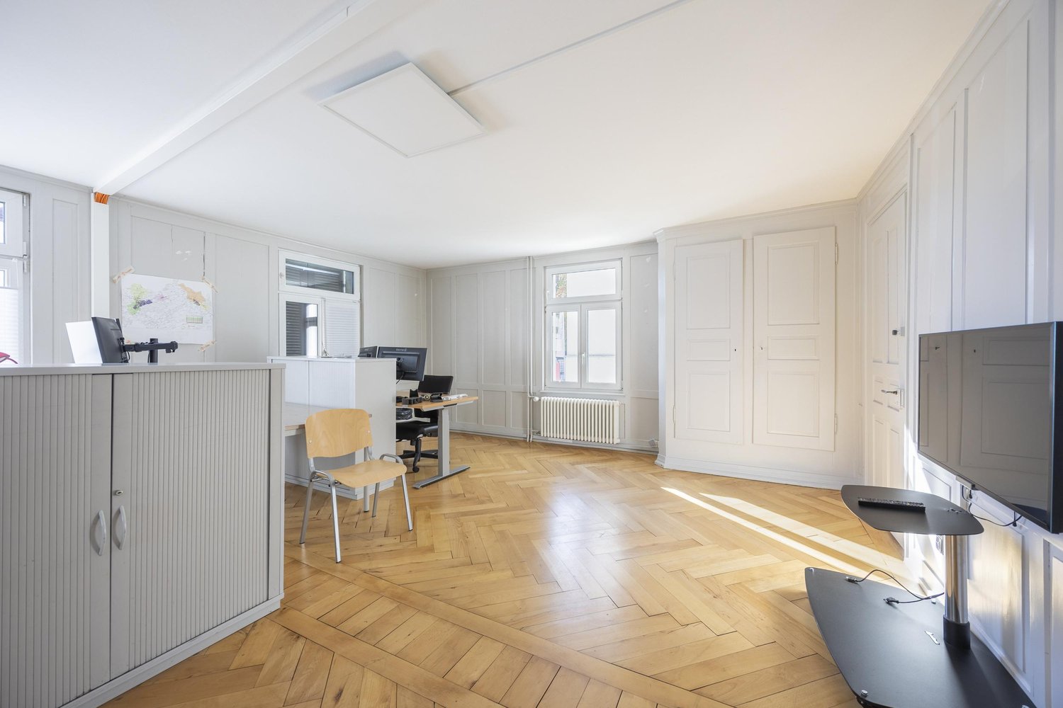 90m² office