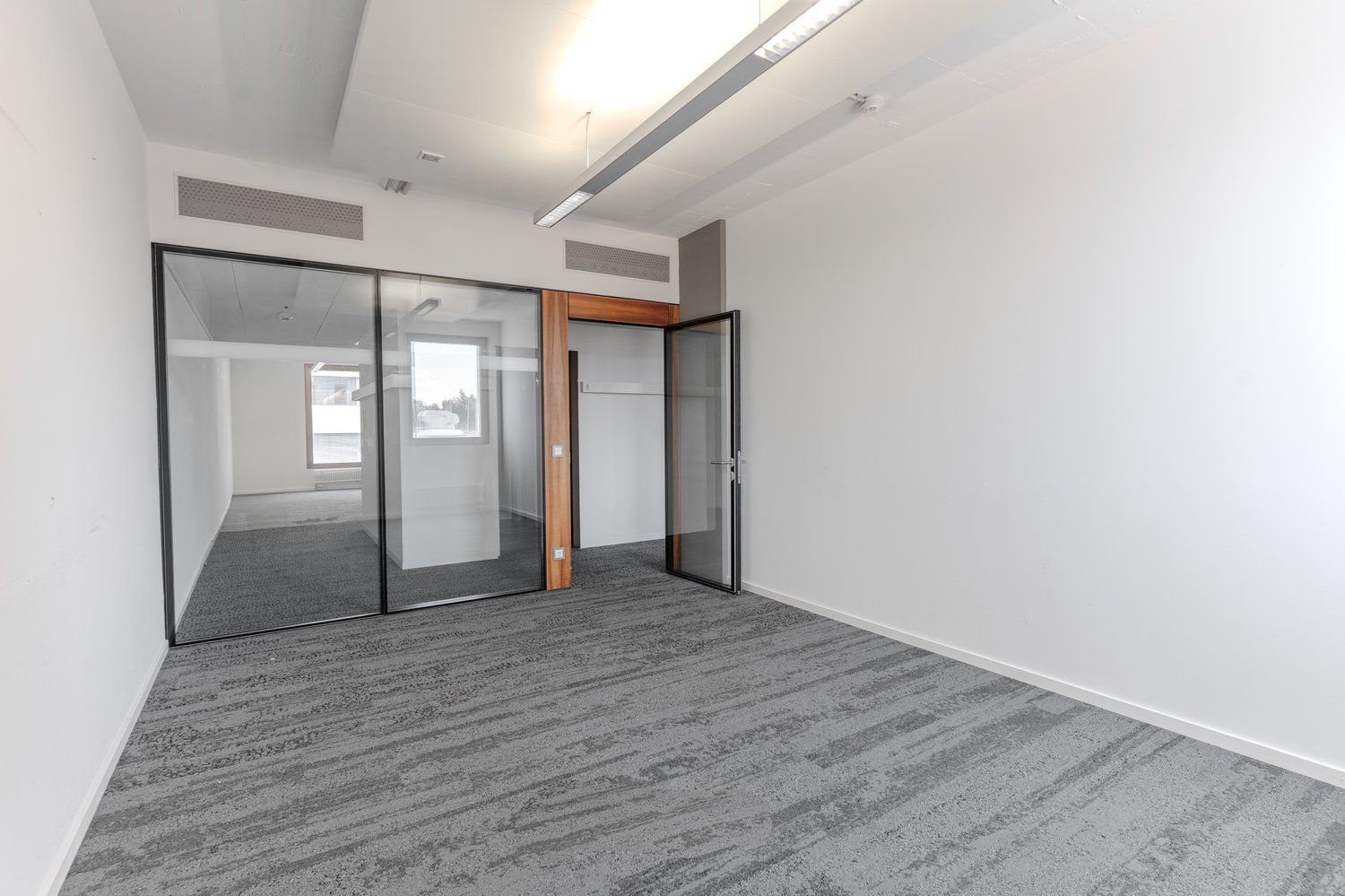 768m² office