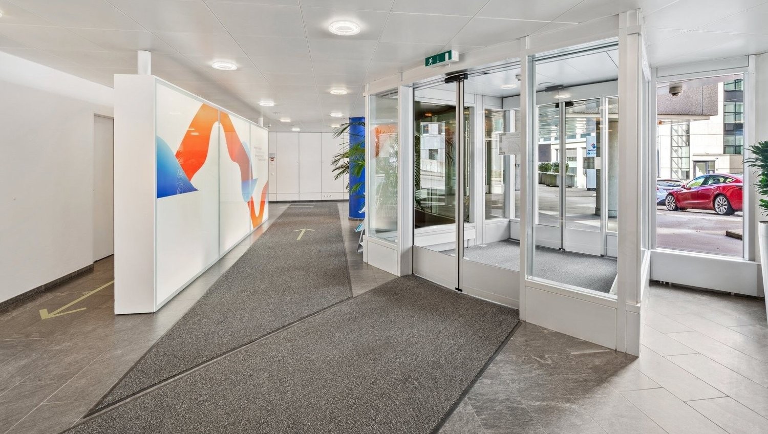 371m² office